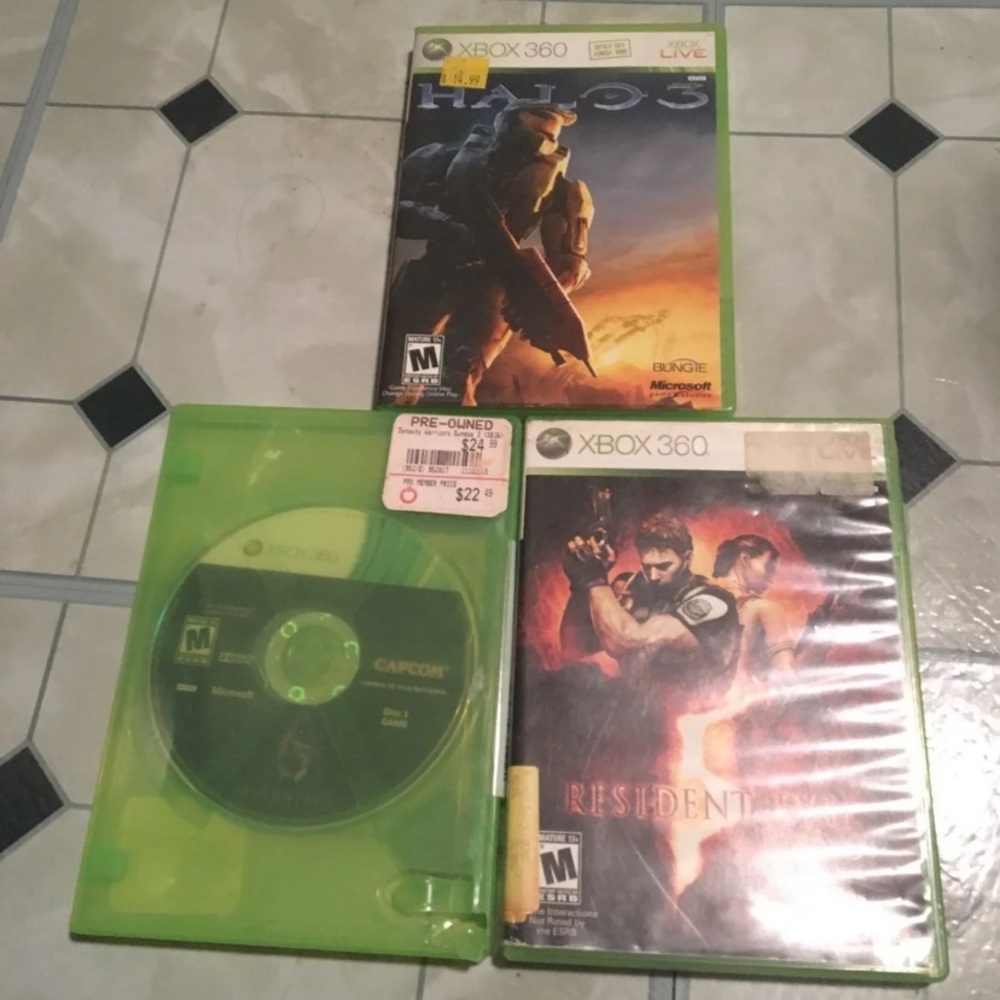Bundle of 3 Xbox 360 video games .